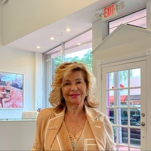 Meet your Posher, Maya